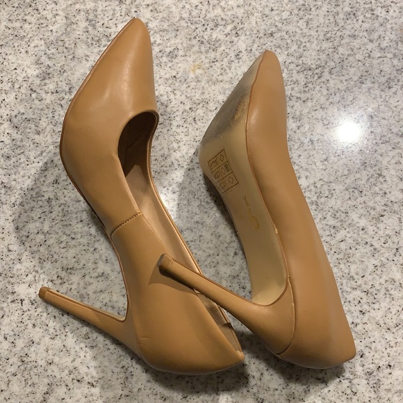 Sand Beige pointy toe heels - Picture 7 of 7